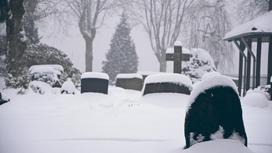 Кладбище зимой