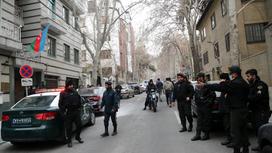 Полицейские около посольство Азербайджана в Иране