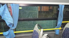 Разбитые окна в автобусе