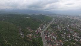 Вид сверху на дороги города Алматы