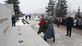 Президент возложил цветы к монументу «Тағзым»