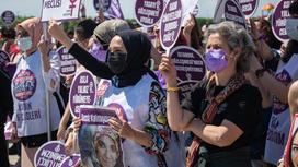 Активистки против выхода Турции из Стамбульской конвенции
