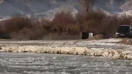 Озеро Иссык-Куль замерзло