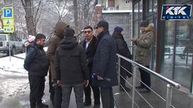 Алматинцы возле здания полиции