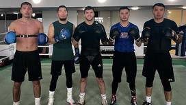 Али Ахмедов и боксеры сборной Казахстана