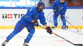 Казахстанский хоккеист Святослав Евплов