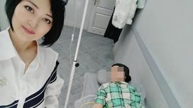 Девочка лежит на кровати в больнице