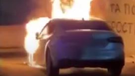 В Алматы загорелся автомобиль