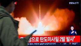 Жители Южной Кореи наблюдают за пуском ракет Северной Кореей