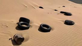 Покрышки в песках Мангистау