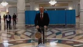 Нурсултан Назарбаев голосует на выборах