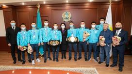 Сборная Казахстана по боксу и Актоты Раимкулова