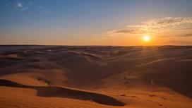 Песчаные барханы в пустыне