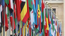 Флаги у штаб-квартиры ООН