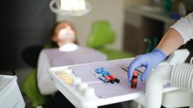 Пациент на приеме у стоматолога