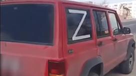 Авто с наклейкой "Z", остановленное полицейскими в Актау