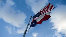 Флаги США и Техаса