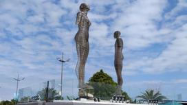 Статуя Али и Нино в Батуми
