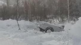 Автомобиль под снегом