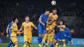 Момент стыкового матча Евро-2024 Греция — Казахстан