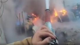 Тушение пожара на СТО в Алматы
