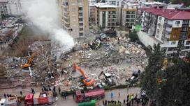 Последствия землетрясения в провинции Османие на юге Турции