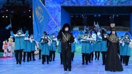Знаменосцы вынесли флаг Казахстана