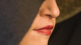 Нос и губы женщины