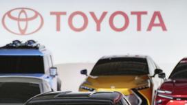 Надпись Toyota