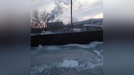 В Хромтау снег покрылся черной пылью
