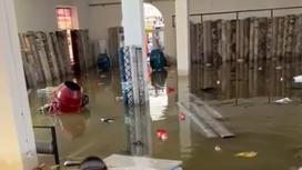 Магазин затопило паводковыми водами в Кульсары