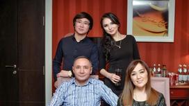 Жулдыз Абдукаримова и Ляйля Султанкызы с мужьями