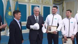 Касым-Жомарт Токаев в боксерских перчатках