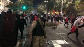 стычки протестующих с милицией проходят в Бишкеке