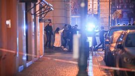 Чех полициясы Карлов университетінен студенттерді эвакуациялаған сәт