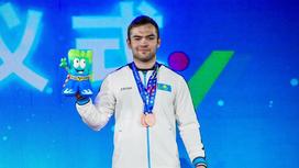 Казахстанский тяжелоатлет Петр Хребтов
