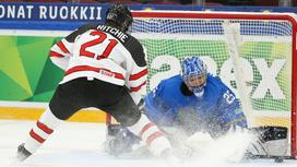 Момент матча юношеских сборных Канады и Казахстана по хоккею