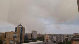 Облако дыма над домами в Астане