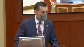 Сериккали Брекешев выступает перед депутатами