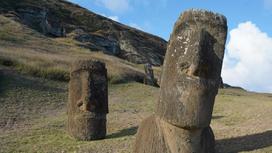 Каменные статуи моаи с острова Пасхи