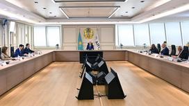 Президент "Астана" халықаралық қаржы орталығын басқару жөніндегі кеңестің отырысын өткізуде