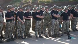 Британские военные во время тренировок