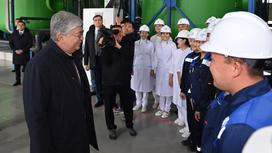 Президент "Каспий" су тұщыту зауытының жұмысшыларымен кездесті