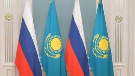 Флаги России и Казахстана