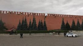 Повреждения на кремлевской стене.
