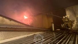 Пожар тушат в селе Бесагаш