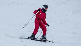Спортсмен на лыжах