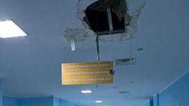 Потолок в больнице