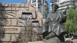 Памятник Жамбылу Жабаеву в Алматы