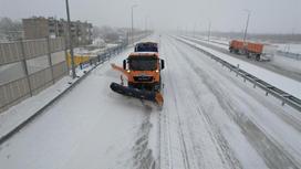 Расчистка снега на дорогах
